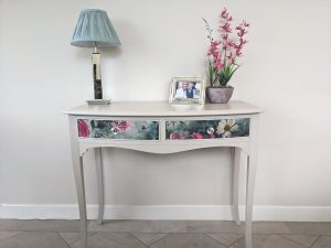 Elegant Pale Grey Console Table with Floral Detailing